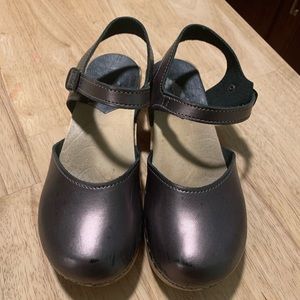 Sven silver Mary Jane bendable clogs, size 37
